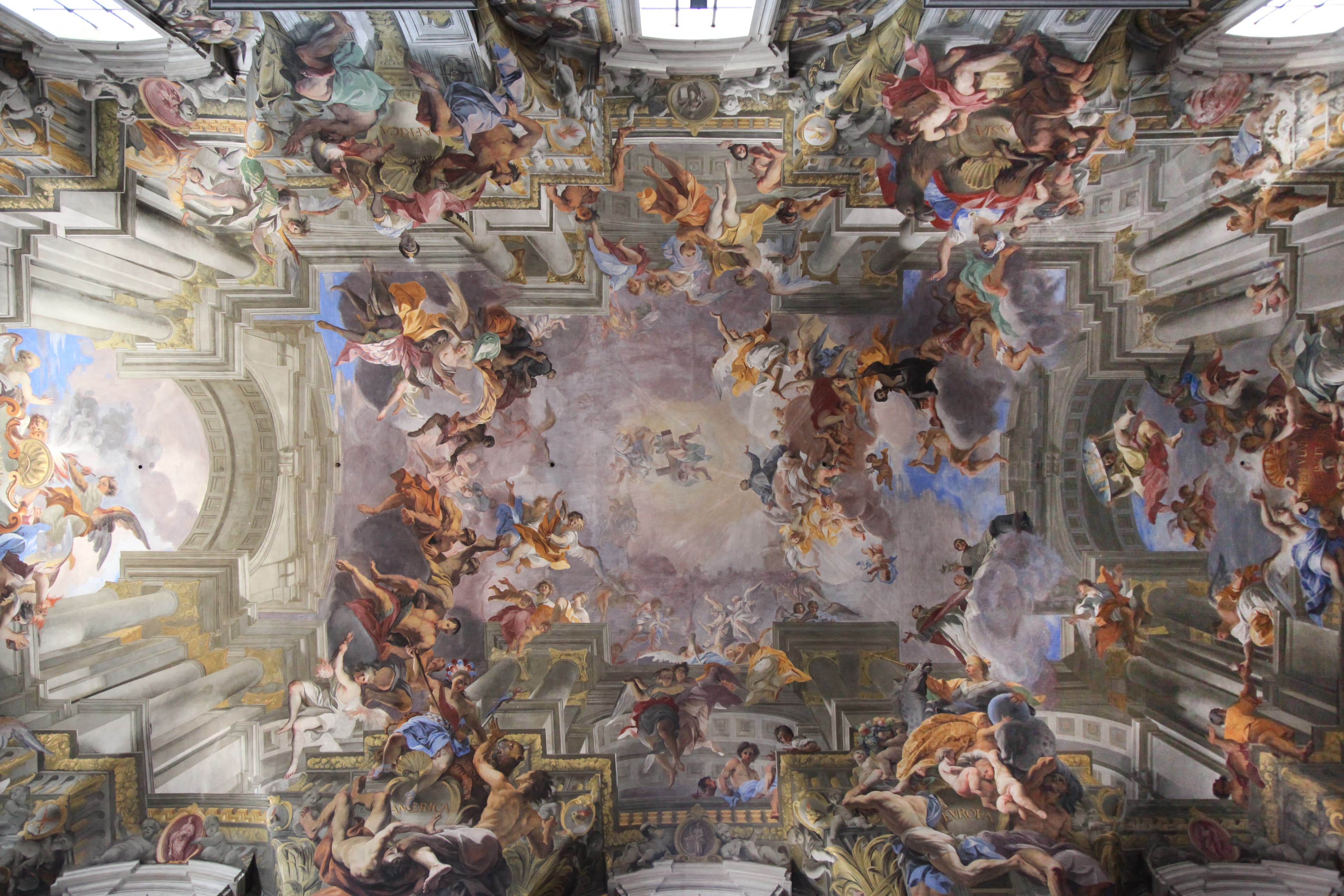 Фреска «Апофеоз Святого Игнатия» на потолке римской церкви Святого Игнатия | Lisa Noble/Getty Images