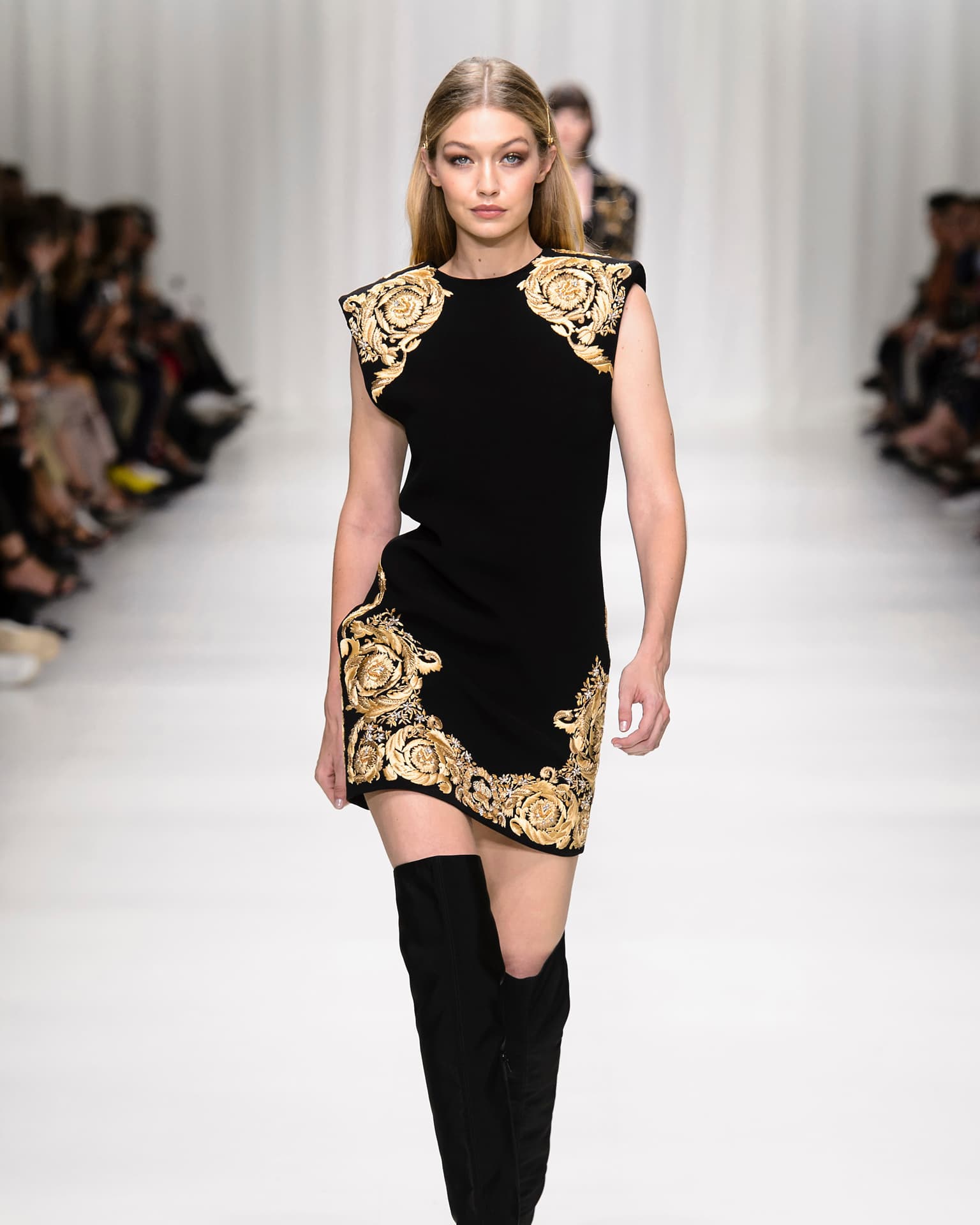 Джиджи Хадид в Versace, веcна-лето 2018 | Архивы пресс-служб