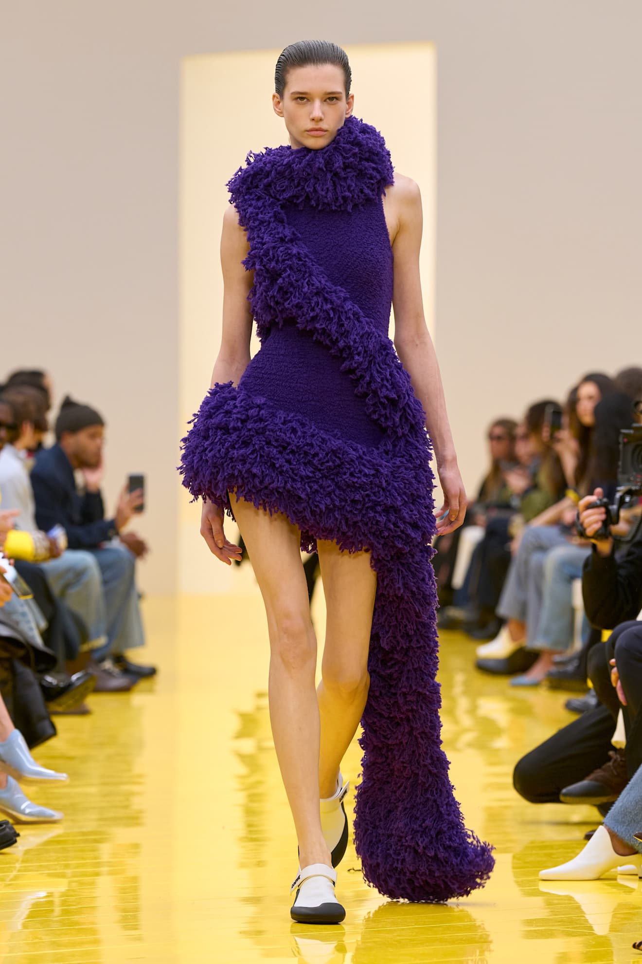 Показ Loewe осень-зима 2026 | Spotlight