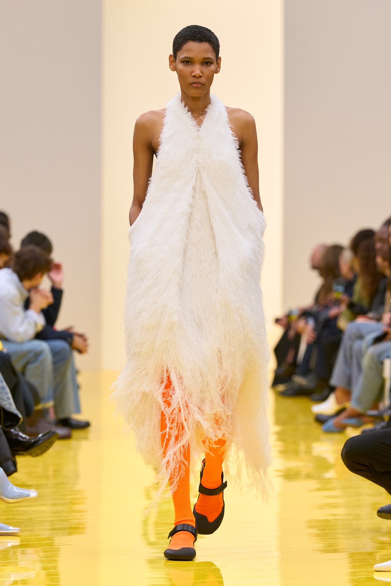 Показ Loewe осень-зима 2026 | Spotlight