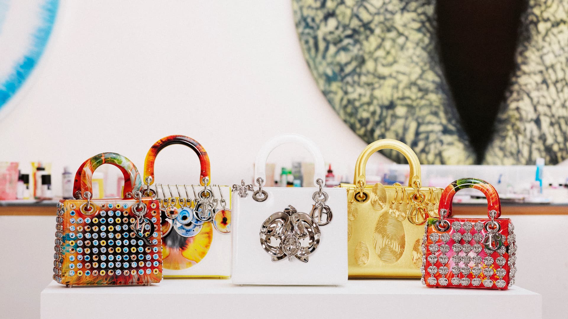 Дизайн: Марк Куинн; Фотосуретші: Джеймс Робджант