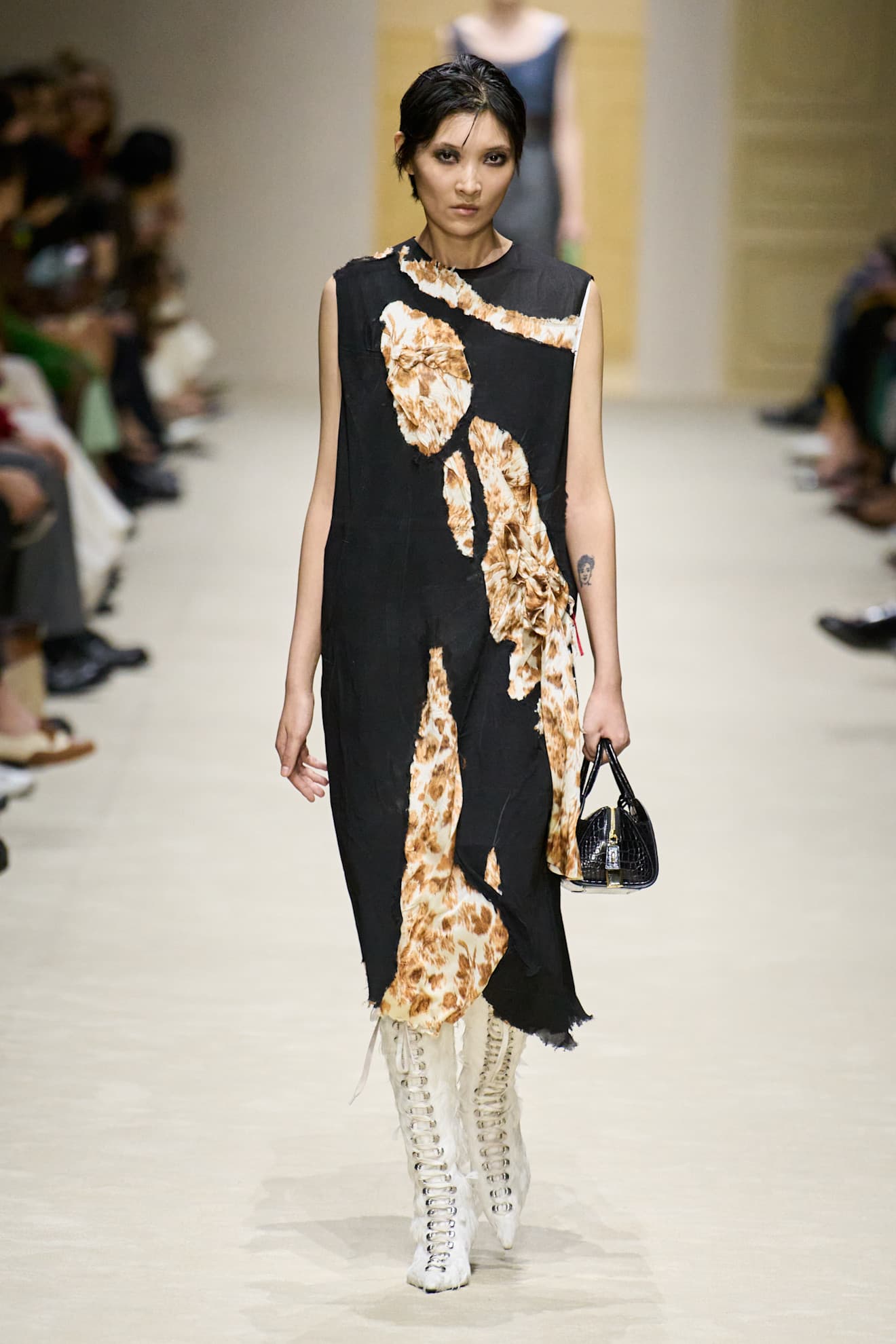 Показ Prada осень-зима 2026 | Spotlight