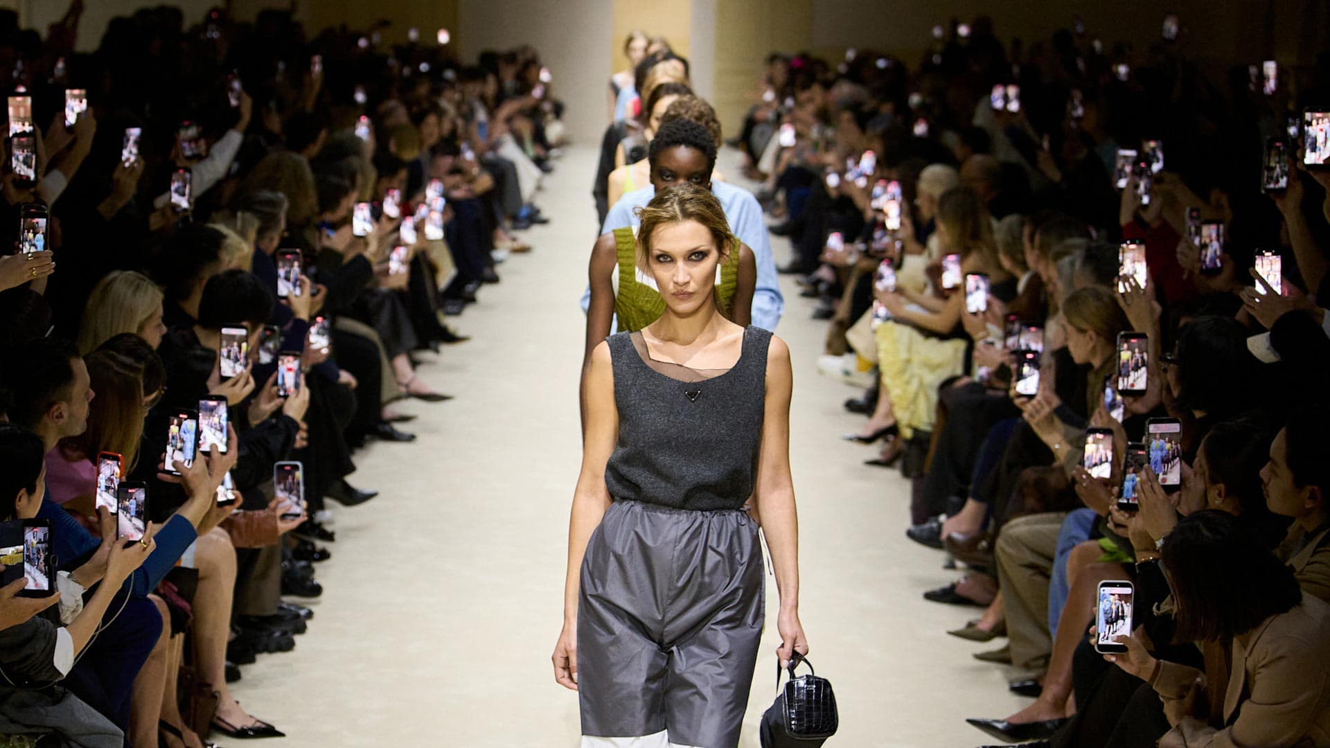 Показ Prada осень-зима 2026 | Spotlight