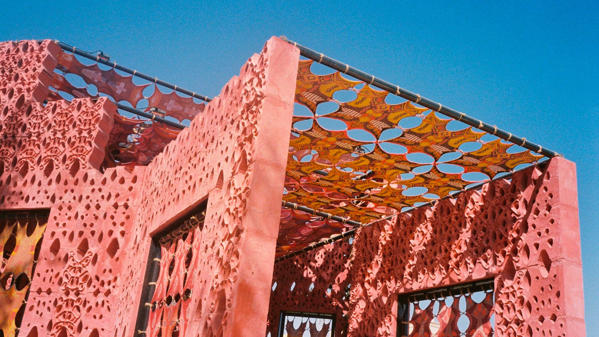 Жить «в перепутьях и переходах» – значит признать, что  пауза и движение не противоречат друг другу | Фотограф: Марина Аничкина