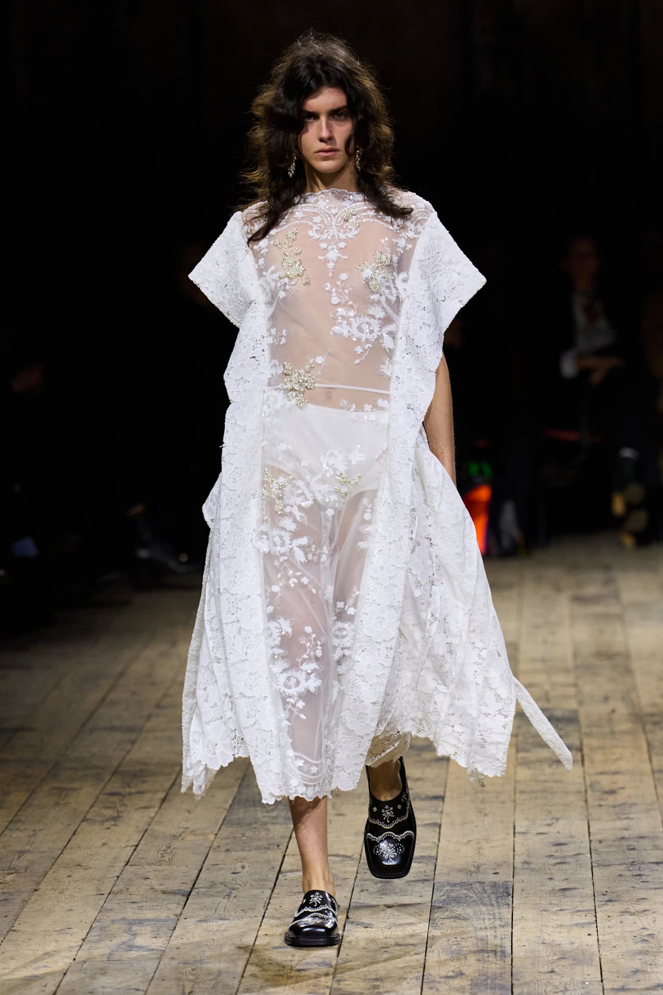 Показ Simone Rocha осень-зима 2026 | Spotlight