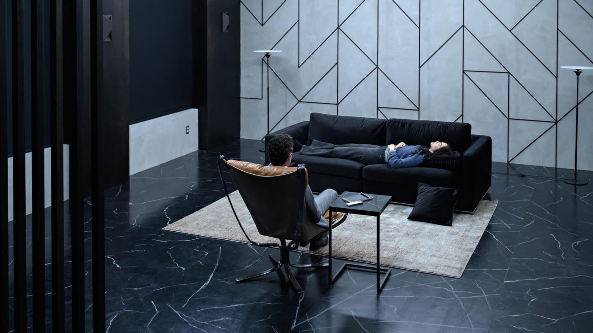 Кадр из фильма «Под гипнозом» (2021) | IMDb