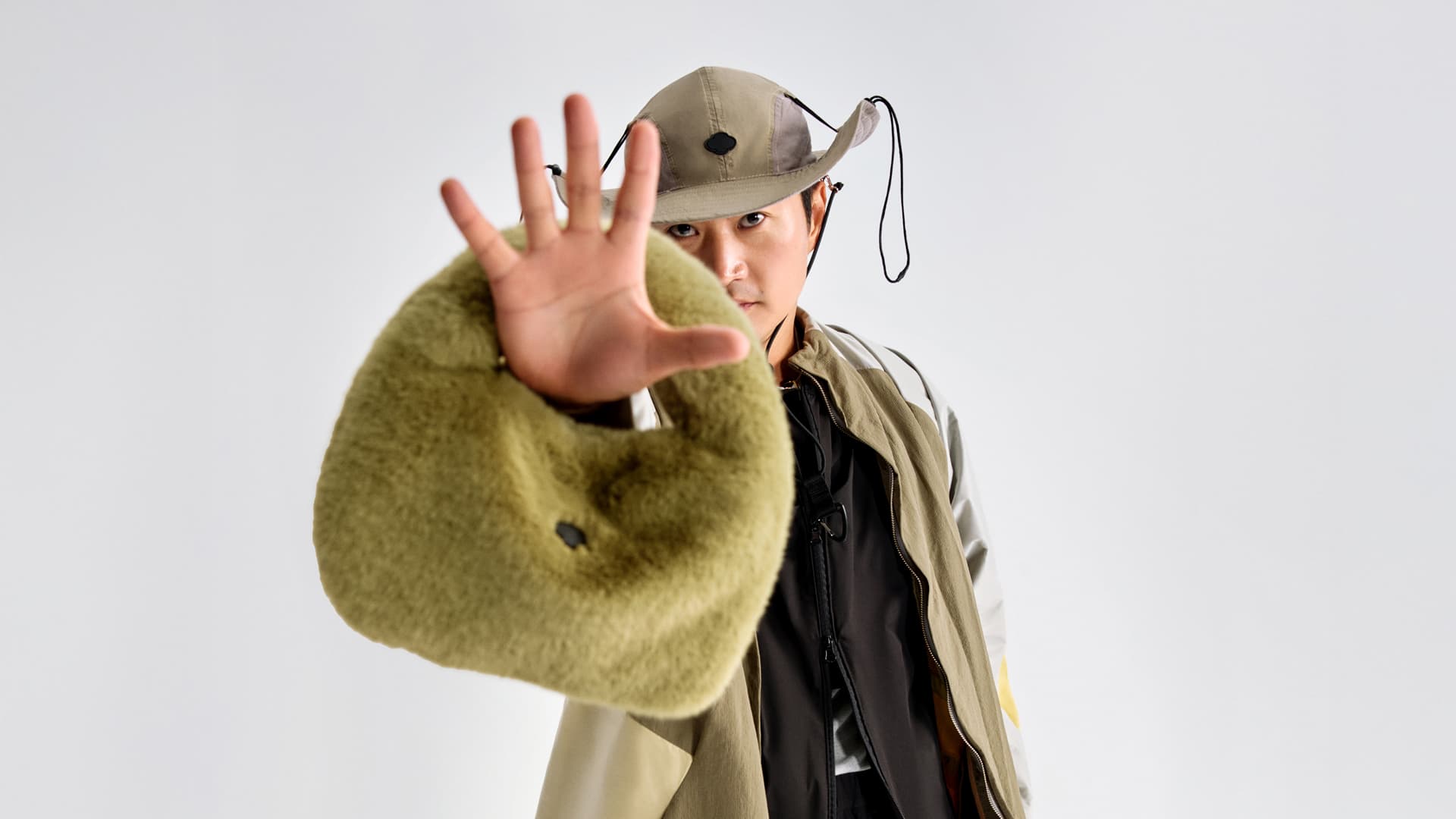 Джинсы, жилет, белдемше, парка, панама мен сөмке – Fuzzz брендінен | Фотосуретші: Мария Slozhnomarya