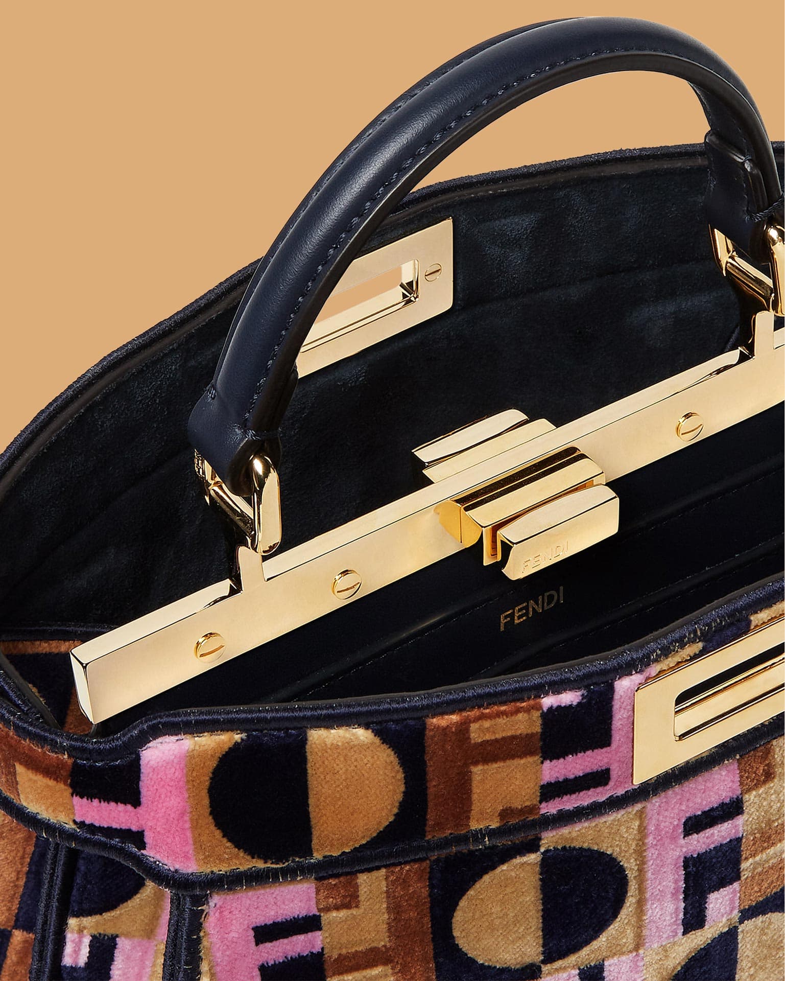 Официальный сайт Fendi