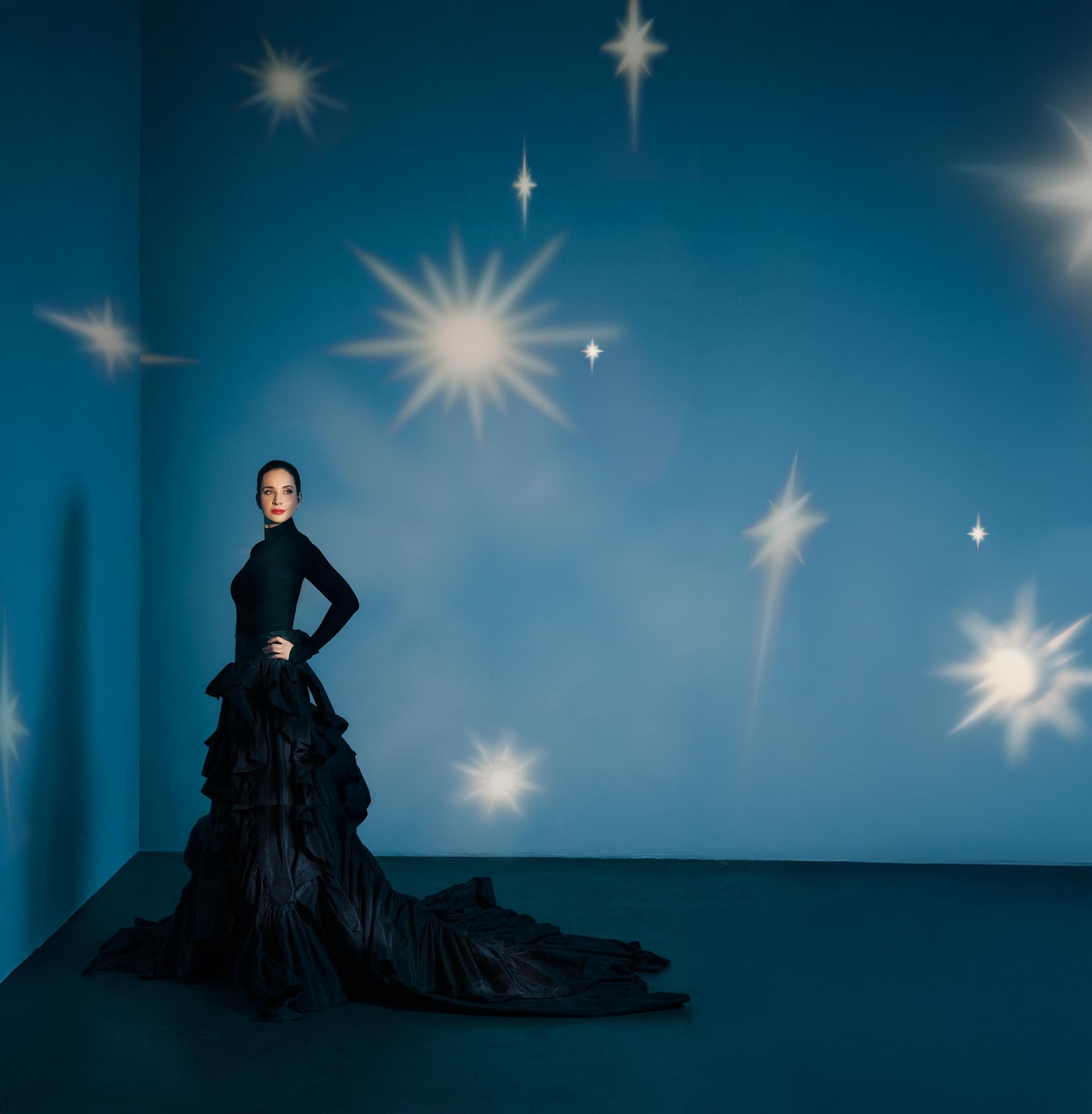 Данна Карагусова | Юбка и водолазка Sashaverse, туфли Jimmy Choo | Фотограф: Данил Ярощук