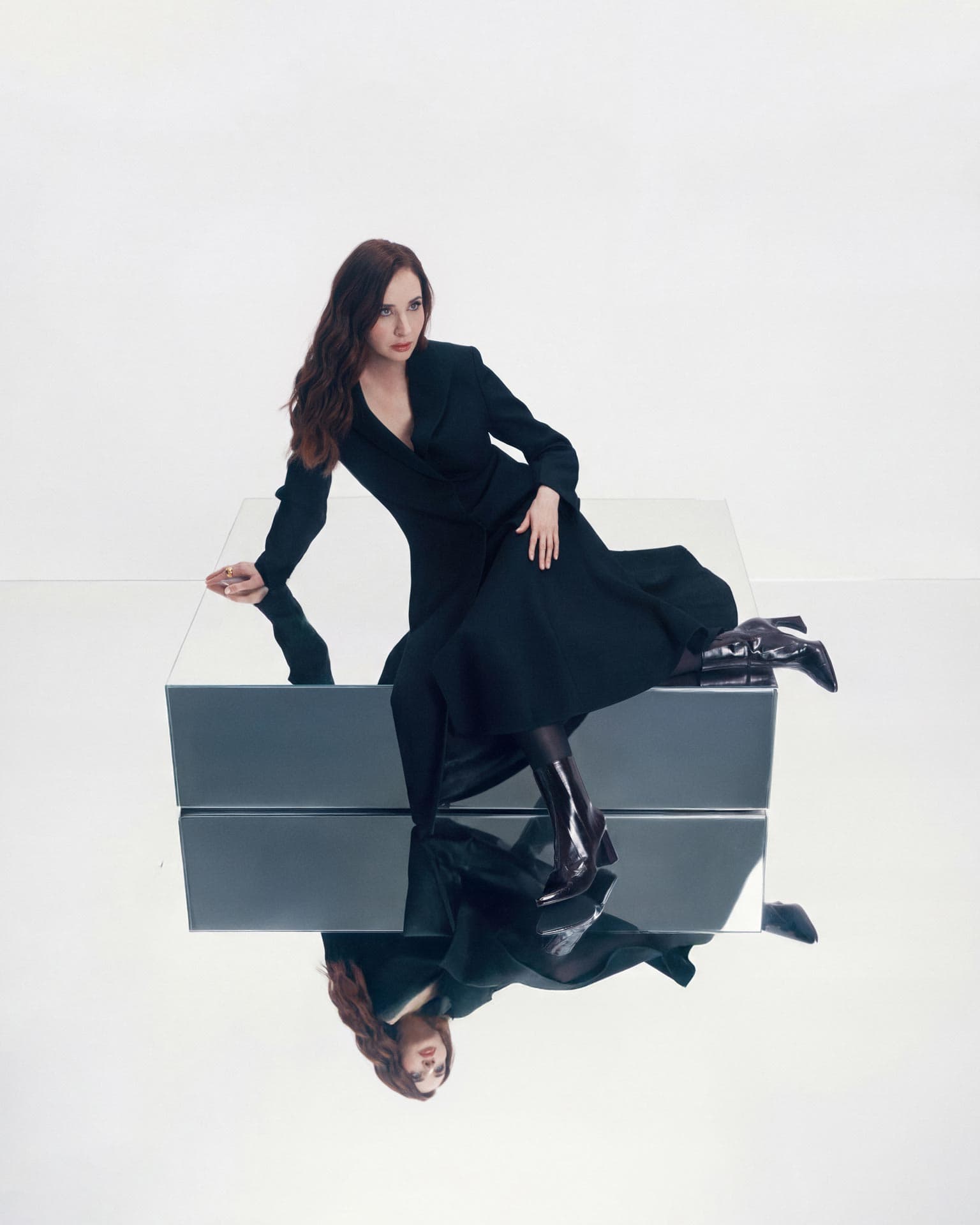 Данна Карагусова | Пальто, ботильоны и кольцо Fendi | Фотограф: Данил Ярощук