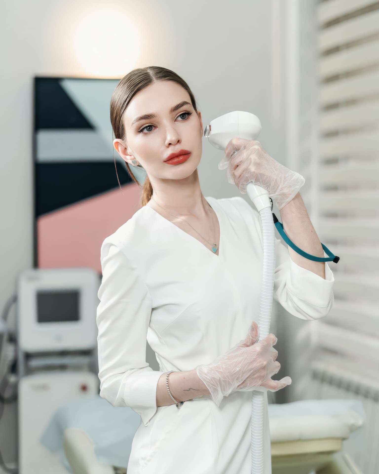 DostykMed клиникасының косметологы Анна Кученева