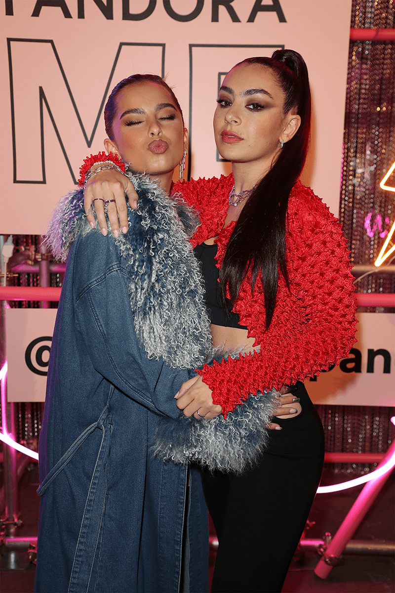 Charli XCX и Эддисон Рэй | Getty Images