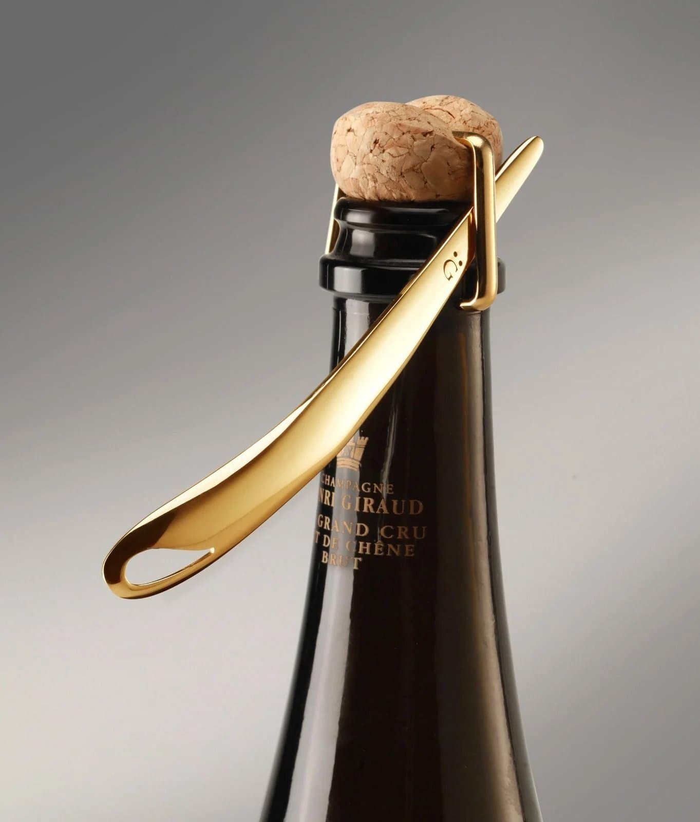 Henri Giraud's dégrafeur | Фото: Handout