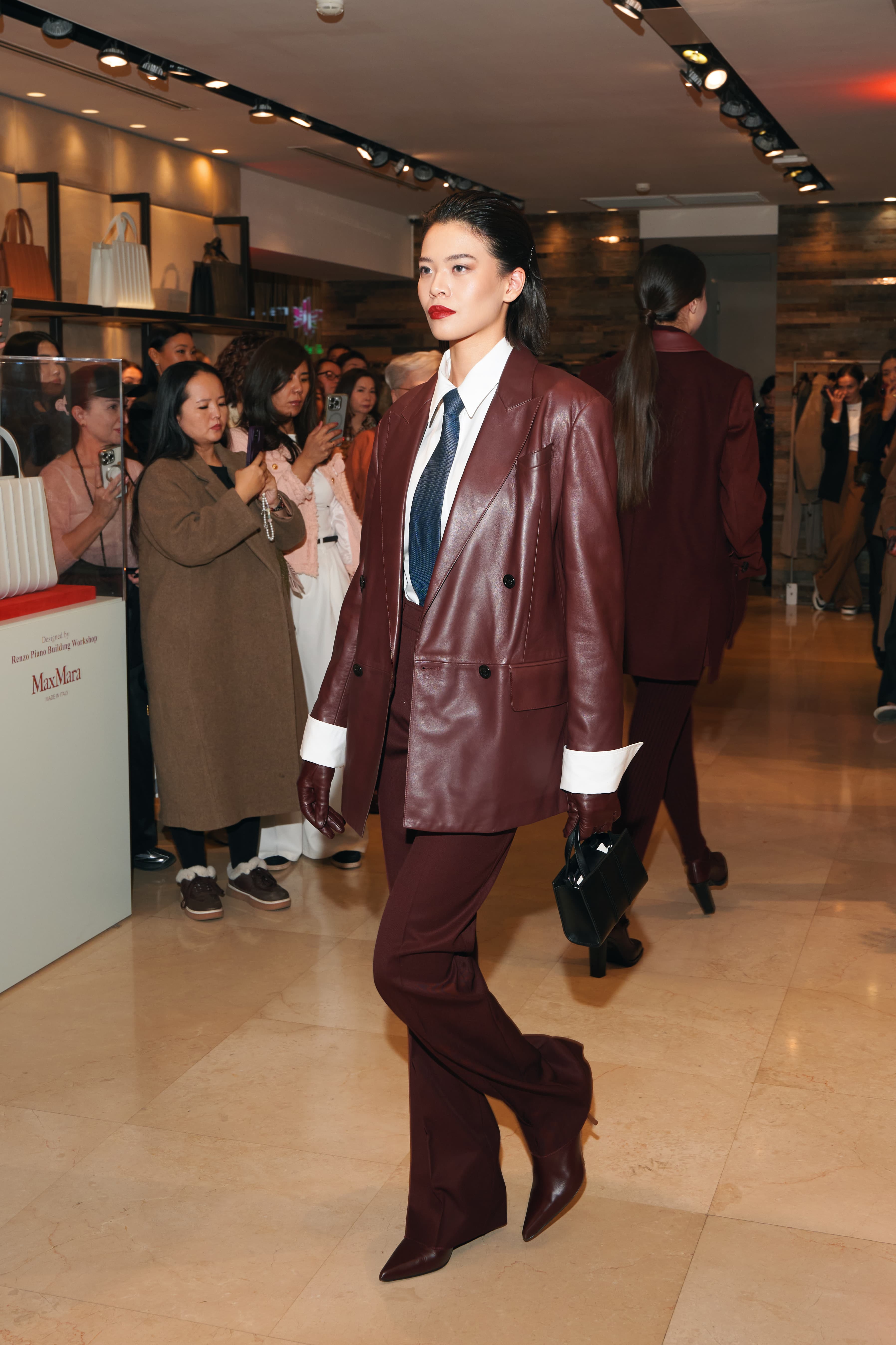Юбилей Whitney Bag в Max Mara