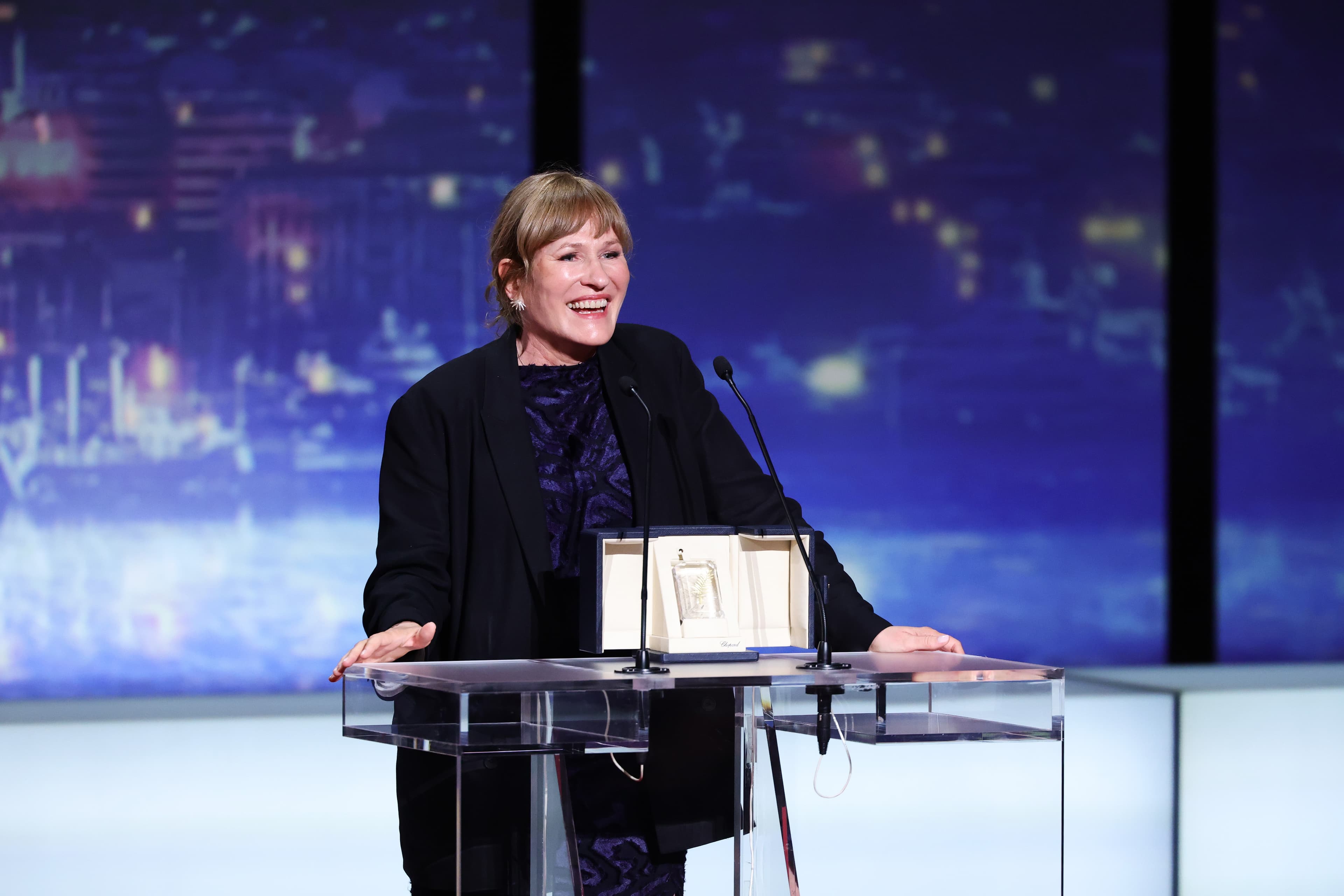 Валеска Гризебах на сцене во время церемонии закрытия 79-го ежегодного Каннского кинофестиваля в Каннах, Франция | Фотограф: Андреас Ренц | Getty Images
