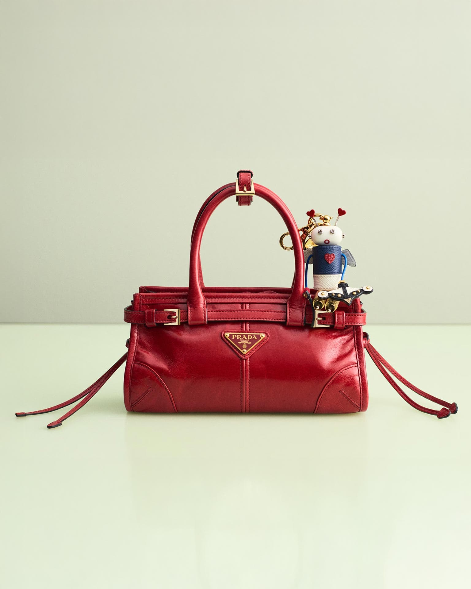 Официальный сайт Prada
